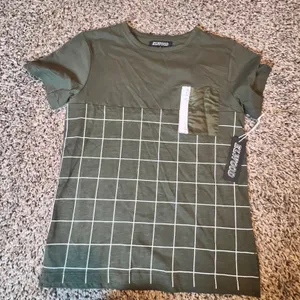 Elwood Olive Green‎ Grid Print Zip Pocket T-Shirt Mens Medium NWT Streetwear thumbnail 1