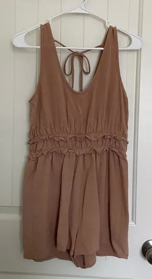 EUC | One Clothing LA women’s ruffle shorts romper — medium‎ thumbnail 1