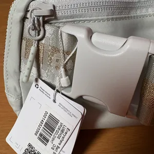 Lululemon Everywhere Belt Bag thumbnail 4