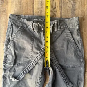 American Eagle Women’s Grey Low-Rise Cargo Jeggings Stretch Sz 8 Short thumbnail 4