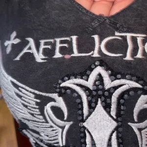 2000’s Affliction Black Graphic Tee with White Cross Design thumbnail 4