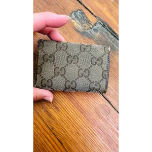 Vintage GUCCI Beige Canvas GG Logo Silver Accented Key Holder Case thumbnail 3