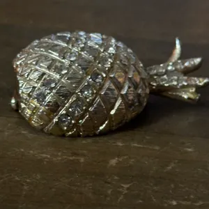 Vintage gold tone rhinestone pineapple brooch thumbnail 3