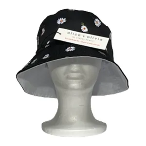Alice+ Olivia NWT Reversible Bucket Hat Daisys & White 90s, Y2K thumbnail 7