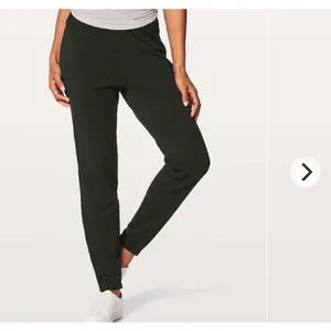 Lululemon Free To Roam Jogger *30" size 6 thumbnail 2