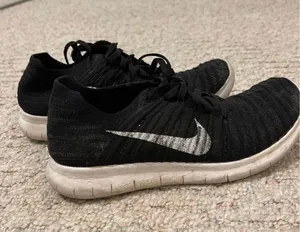 Nike tennis shoes thumbnail 1
