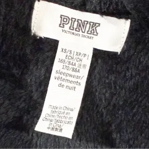 Victoria's Secret PINK Cozy Robe Size XS Black & White Logo Sleep Fluffy‎ PJ thumbnail 5