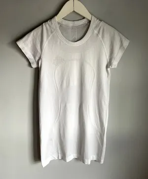 Lululemon Swiftly Tech Athletic Tee Short Sleeve Top White Mesh size 4 Tight thumbnail 1
