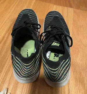 Nike Flyknit Tennis Shoes Black And Rainbow thumbnail 3