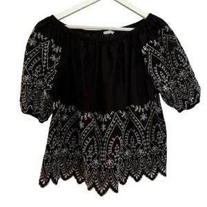 Gap black and white eyelet embroidered blouse size M thumbnail 2
