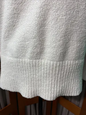 Cozy Women's Cream Bouclé Crewneck Sweater thumbnail 4