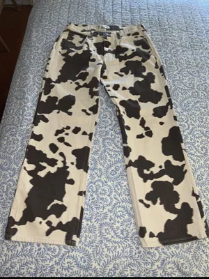 NWT women’s Abercrombie Cow print jeans trousers 27 thumbnail 1