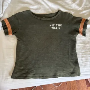 Gap shirt thumbnail 1