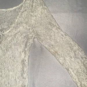 Gimmicks by BKE Ivory Lace Boho Top Zipper Back Size Medium Women’s EUC thumbnail 10