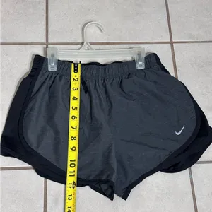Nike Dri-Fit Women Black/Gray Running Athletic Shorts‎ size M thumbnail 7