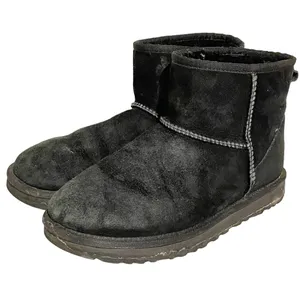UGG Women's Size 7 Black Leather Suede Classic Mini II Boot Winter Snow‎ thumbnail 1