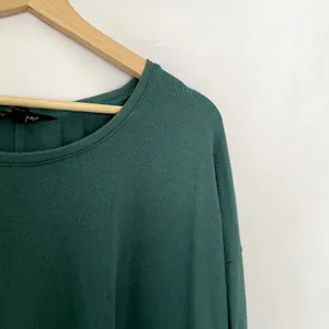 Banana Republic flowy long sleeved knit sweater women's size large emerald thumbnail 2
