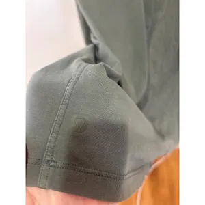 Lululemon Long Sleeve Crew Neck Tee‎ Dark Olive Green Relaxed Fit Size 10 thumbnail 3