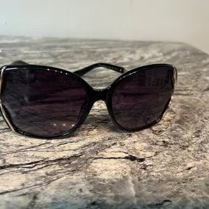 Jessica Simpson Elegant Black and Gold Sunglasses with Hard Case NWOT thumbnail 3