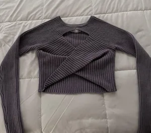 Hollister Crop Top Sweater thumbnail 1