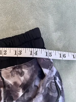 Lululemon Hotty Hot Short Running Gym Yoga Pilates Outdoor Black White Print 10 thumbnail 8