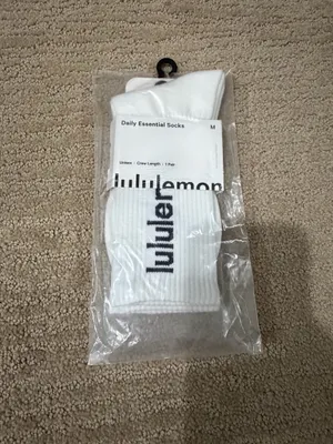 Lululemon Daily Essential Crew Socks Unisex White/Black Wordmark Size M thumbnail 2