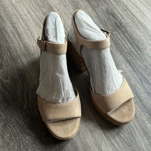 Vince Camuto Heeled Sandals 8.5 Tan Block Heel Shoes Casual thumbnail 3