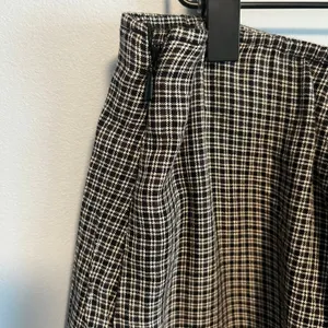 American Eagle Black and White Plaid Skirt Side Slit Size Large Fall Whimsigoth thumbnail 7