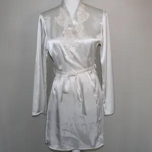 PINK - Victoria's Secret Vintage Y2k White Silky Embroidered Robe - Size Small thumbnail 3