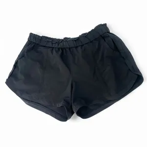 athleta S Mid Rise 3" Run Short lightweight elastic Active wear black 3" inseam thumbnail 2