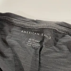 American Eagle Gray Short‎ Sleeve Cropped Tee Shirt Size XS thumbnail 3