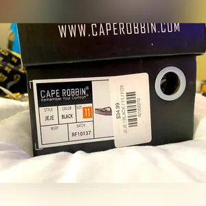 Brand New Never Worn Cape Robbin Rinestoned flip flops Size 10 thumbnail 4
