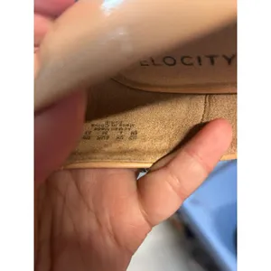 Lifestride Velocity 2.0 Josie Tan Beige Patent Classic Low 2" Chunky Heels 6 EUC thumbnail 7