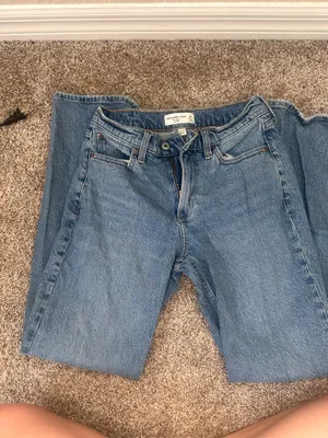 American Eagle Curve Love Low Rise Baggy Jean thumbnail 4