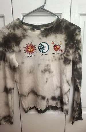 Long Sleeve Graphic Tee Size L thumbnail 1