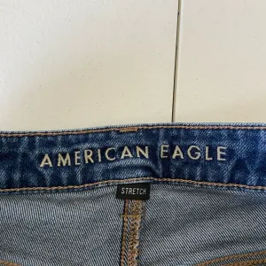 EUC | American Eagle stretch women’s medium wash ripped jeans — size‎ 6 thumbnail 6