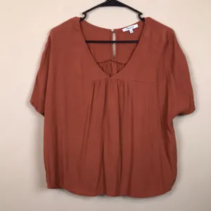Madewell Women’s Rust Orange Pleated V-Neck Keyhole Back Short Sleeve Blouse thumbnail 1