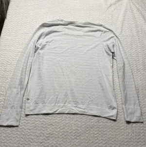 Lululemon Long Sleeve Shirt Light Grey Mesh Pointelle Womens 4544 thumbnail 1