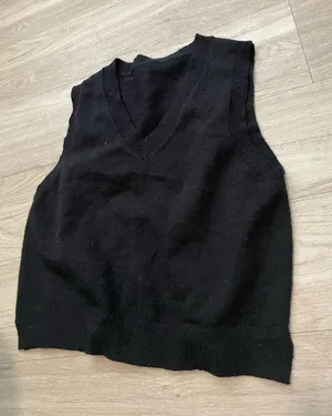 Women’s Black V-Neck Knit Sweater Vest thumbnail 1