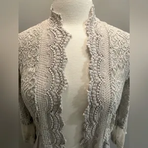 BKE Boutique Chiffon Lace overlay Flyaway Cardigan. Size XSmall Glacier … thumbnail 3