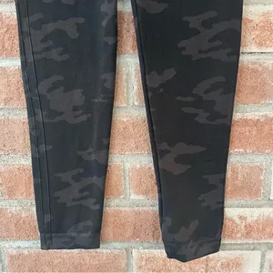 Spanx Camouflage Camo Cropped Leggings Seamless Women’s Small Black Athletic Gym thumbnail 8
