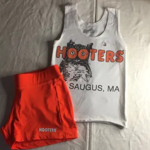 B26 #2 Hooters Girl Worn Uniform Tank & New Shorts from Saugus MA Size XS thumbnail 2
