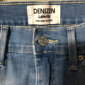 Denizen Levi’s cut off cuffed jean shorts women’s 26” waist high rise shortie‎ thumbnail 3