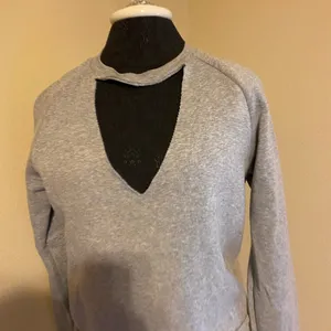 Project Social Tee Cut Out sweatshirt 💜 thumbnail 2