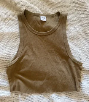 Aritzia TNA Tank Top Cropped thumbnail 1