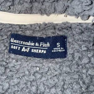 Abercrombie & Fitch Gray Sweatshirt Cozy Sherpa Quarter-Zip thumbnail 2