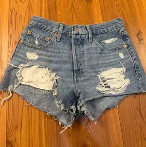 Levi's Premium 501 Original Distressed Cutoff Denim Shorts Light Wash Size 26 thumbnail 1