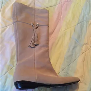 Great pair of suede boots. BNWT. Size 7.5 thumbnail 6