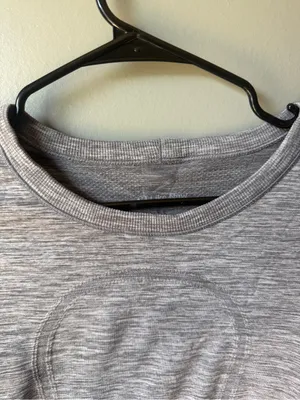 Lululemon Swiftly Tech Lulu Long Sleeve Athletic Running Top Thumbholes thumbnail 3