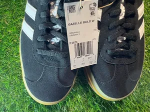 Adidas 8.5 women. Black and white. Triple stacks thumbnail 6